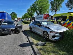 Proefrit eindigt in botsing, bestuurder onder invloed