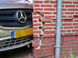 Ongeluk met rouwauto op terrein uitvaartcentrum Veldhoven