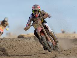 Lars van Berkel op zijn Honda tijdens een strandrace (foto: MX July).