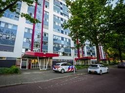 Het flatgebouw waar de babbeltruc werd uitgevoerd (foto: Persbureau Heitink).