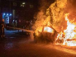 De brandweer bluste het vuur in Veen (foto: SQ Vision).