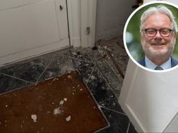 De schade in de hal van het huis en locoburgemeester Gerrit Overmans (foto's: Carlijn Kösters en gemeente Hilvarenbeek).