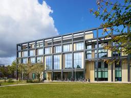 Het gemeentehuis van Helmond (foto: Google Maps).