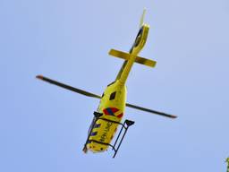 Een traumahelikopter werd ingeschakeld (foto: Walter van Bussel).