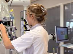 Kaylee van Elderen doet als verpleegkundige mee aan de pilot (Foto: Jeroen Bosch ziekenhuis).