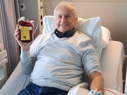 Tot er een stamceldonor voor Ger is gevonden, is hij afhankelijk van het krijgen van bloed (foto: Facebook Ger de Heer).  