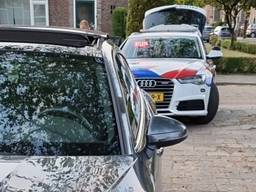 De automobilist werd in Aarle-Rixtel voor de vijfde keer in drie jaar tijd betrapt op autorijden zonder rijbewijs (foto: Twitter Verkeerspolitie Oost-Brabant).