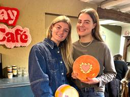 Anne-Sophie de Lorijn (links) en Lauren van den Hurk (foto Jan Peels)