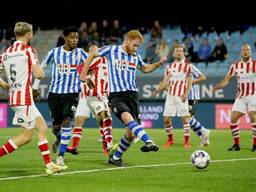 Jort van der Sande schiet FC Eindhoven op voorsprong (Foto: Orange Pictures). 