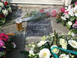 Bloemen en bier voor omgekomen Loe Herst