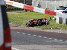 Scooter en voetganger botsen in Roosendaal: twee gewonden