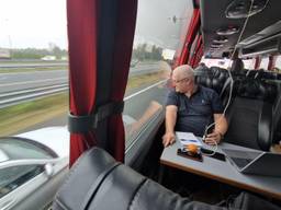Zo ben je er gloeiend bij als bestuurder met een mobieltje in de hand (foto: Omroep Brabant)
