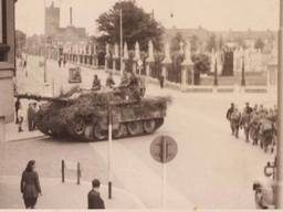 Duitse Jagdpanther op de Noordhoekring Tilburg 5 september 1944 onderweg voor tegenaanval (Foto: Regionaal Archief Tilburg)