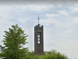 De kerktoren in Prinsenbeek (Foto: Google Streetview)