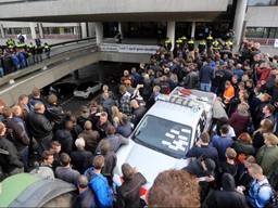 Boerenprotest in 2019 bij de hoofdingang van het provinciehuis. (Bart Meesters)