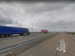 De Volkerakbrug, gezien vanaf het Sluispad Noord (afbeelding: Google Streetview).