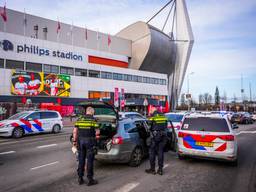 Politie rijdt nog een auto klem