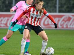 Joelle Smits van PSV vorig jaar in de voorronde van de Champions League tegen Barcelona