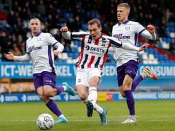 Thijs Oosting scoort de 1-0 voor Willem II (foto: ANP).