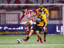 Coach Edwin de Graaf blij met eerste uitzege van NAC van het seizoen.