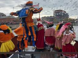 Sinterklaas met ruim 300 pieten in Roosendaal aangekomen