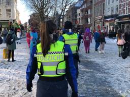 Agenten en boa's stuurden zaterdag carnavalsvierders weg in Breda.