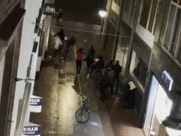 De vrienden werden op straat mishandeld.