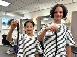 Sonny (9) en Myson (12) gaan voor het eerst naar de kapper
