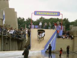 Het 'Te land, ter zee en in de lucht'-onderdeel Freewheelen vond in 1984 plaats in De Efteling (foto: ANP).