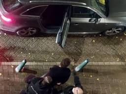 Beeld van de arrestatie in Den Haag (foto: Omroep West).