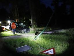 De wagen wordt opgetakeld (foto: SK-Media/SQ Vision Mediaprodukties).