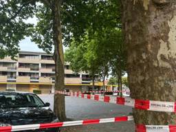 Rivierenplein in Den Bosch afgezet na schietpartij (foto: Omroep Brabant).