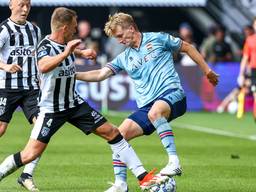 Damon Mirani van Heracles Almelo, Cisse Sandra van Willem II in duel (foto: ANP)