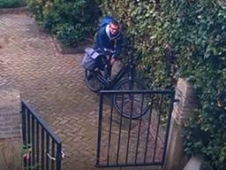 Een man heeft in een paar maanden tijd zeker elf elektrische fietsen gestolen op verschillende plekken in West-Brabant.