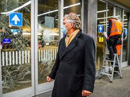 Burgemeester Jorritsma op het station in Eindhoven (foto: Sem van Rijssel / SQ Vision).