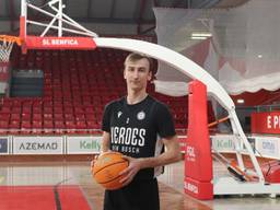 Boy van Vliet aanvoerder van Heroes in hal Benfica (foto: Kwin Dortmans)