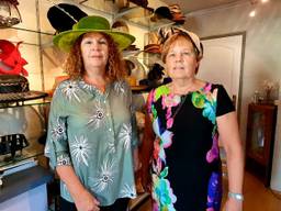 Jeanne en Jeanne verkopen minder hoeden door corona (foto: Dirk Verhoeven).