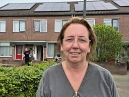 Bewoonster Wilma is blij dat de zonnepanelen mogen blijven. Foto: Omroep Brabant. 