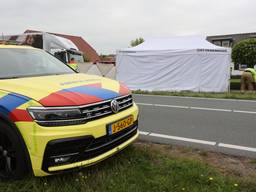 Ongeluk tussen fiets en vrachtwagen, fietser (91) overleden