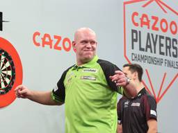 Van Gerwen in de finale van de Players Championship (foto: Kieran Cleeves / PDC).