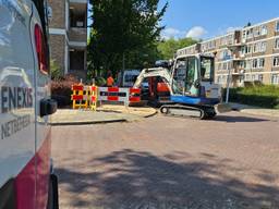 Enexis is volop aan het werk in de Eindhovense wijk Mensfort (foto: Collin Beijk).