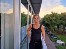 Jolanda Schreuders wordt ziek van de hitte in haar appartement