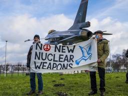 Vredesactivisten demonstreerden in 2022 voor vliegbasis Volkel tegen de komst van nieuwe kernwapens (foto: ANP).