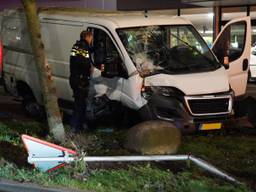 Achtervolging door politie eindigt in crash: twee verdachten aangehouden