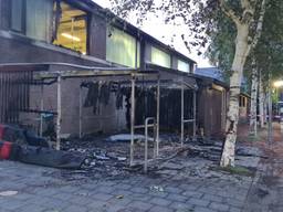 De schade bij de basisschool in Oss waar dinsdagnacht brand woedde (foto: Noël van Hooft)