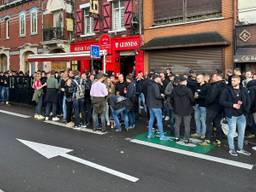 PSV-supporters in Lens. Deze wedstrijd waren er ook ongeregeldheden. (Foto: Yannick Wezenbeek)