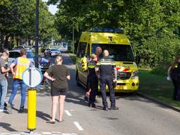Meisje aangereden in Waalwijk, automobilist rijdt door met schade