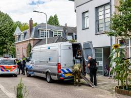 Politie en EOD op zoek naar explosieven in Tilburg