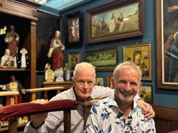 Dit opvallende duo leeft in voormalige sterrenwacht hun showbizzdroom