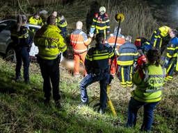 Verschillende hulpdiensten werden opgeroepen na het ongeluk langs de A17 bij Moerdijk. (Foto: Marcel van Dorst/SQ Vision)